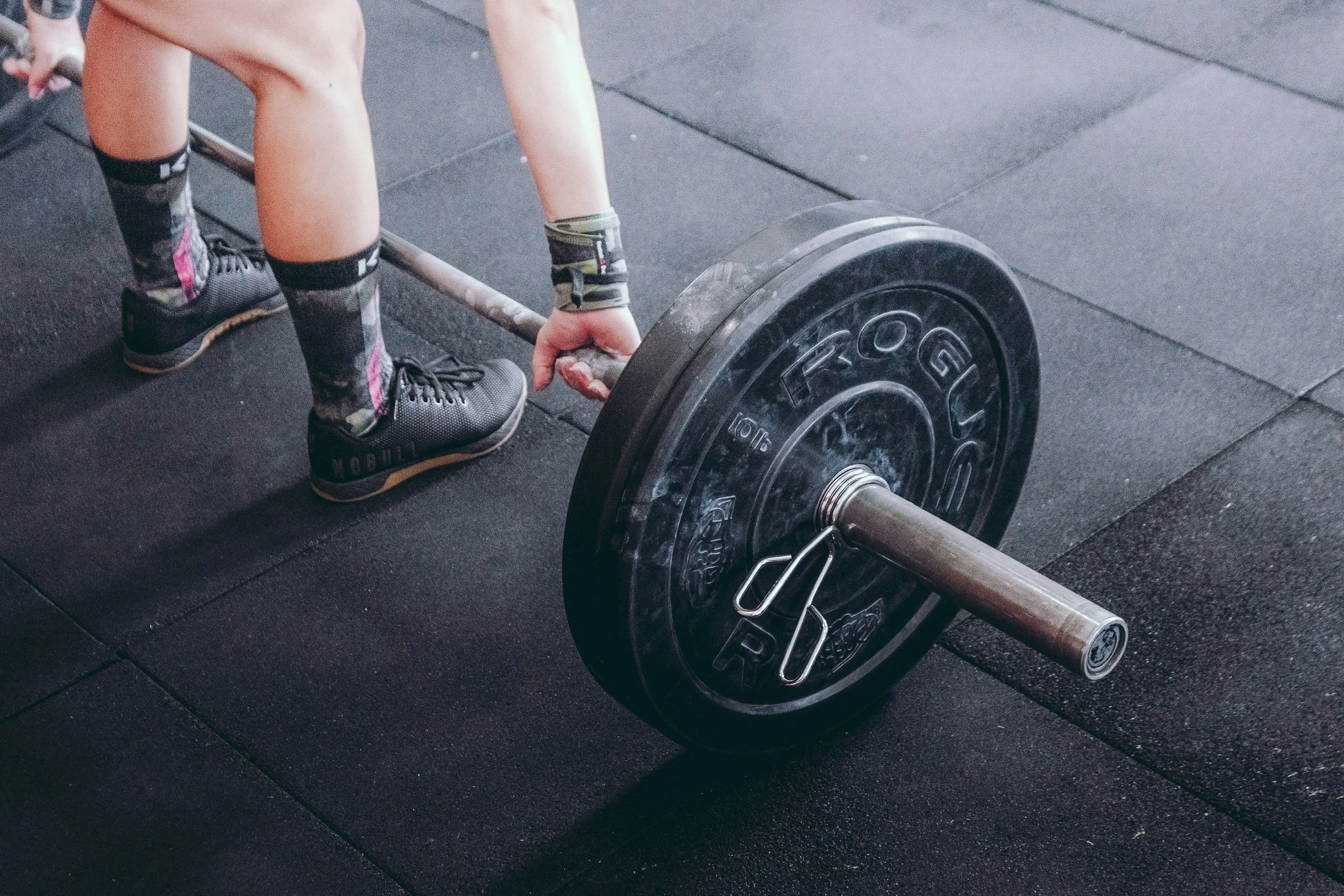 Why Lifting Heavy is the Secret to Building Lean Muscle