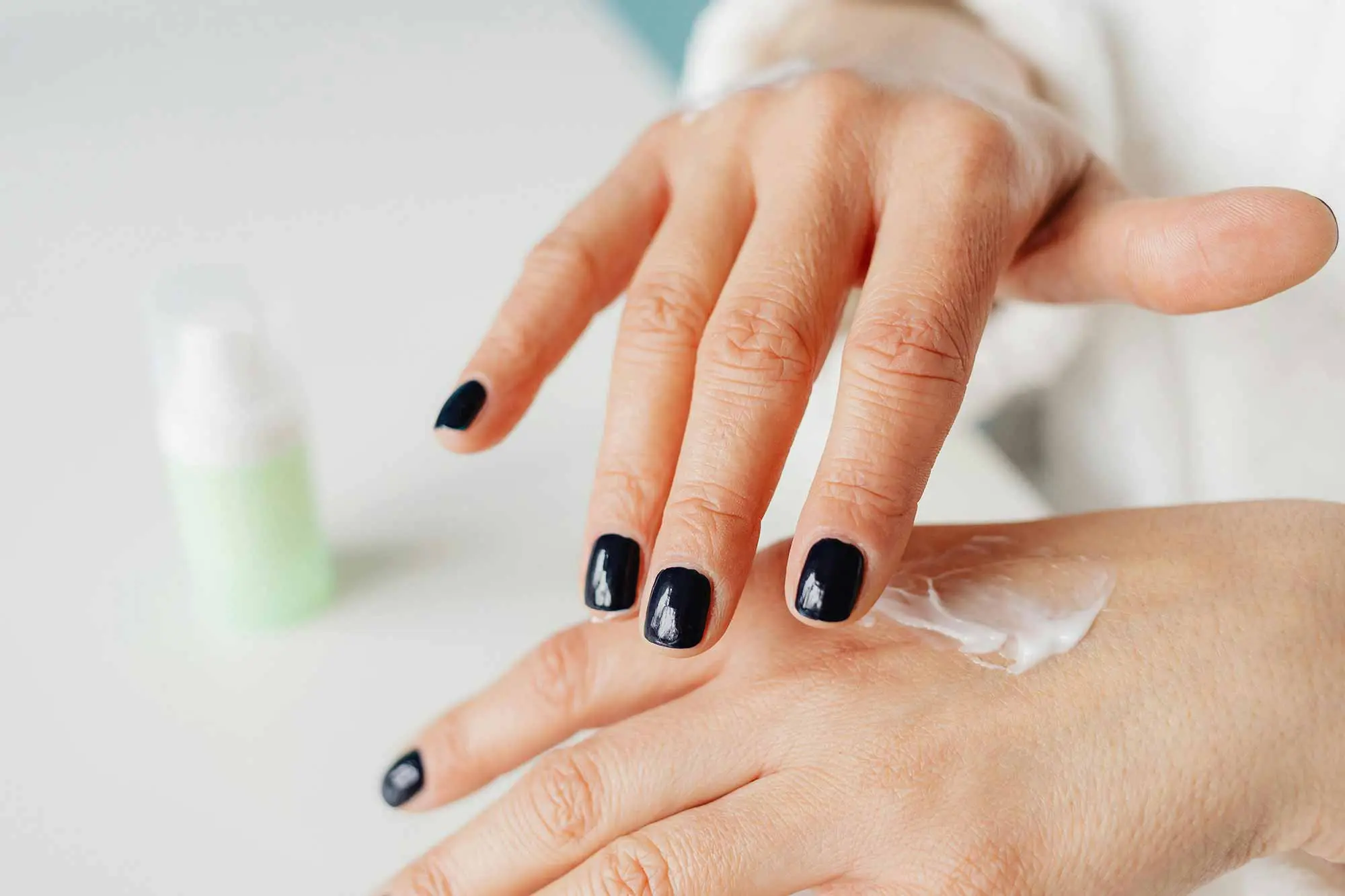 Seasonal Skincare: Adapting Your Routine Year-Round